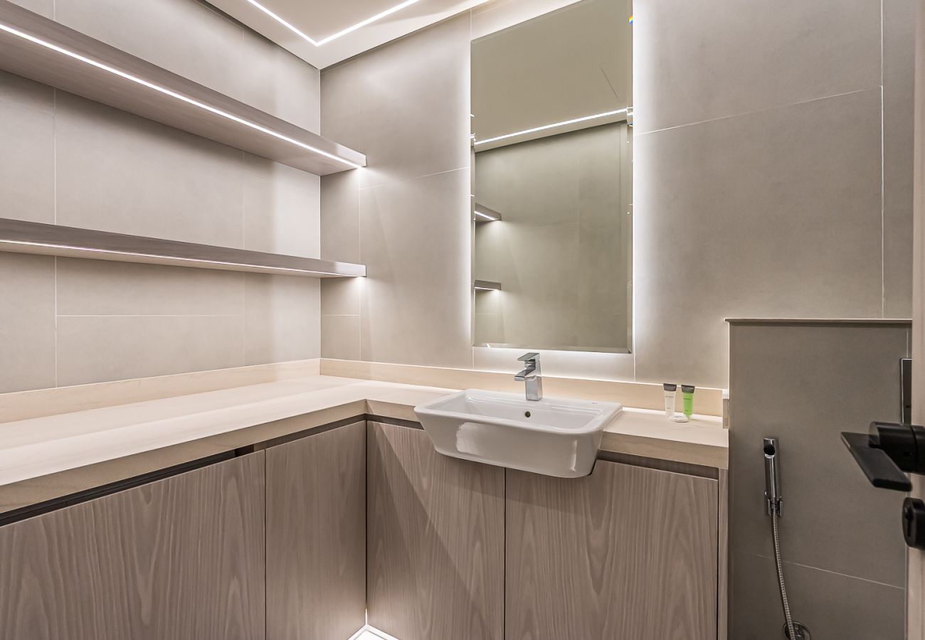 Apartment in Dubai - Modern Chic 1BR | Cozy & Stylish Home in Concept 7 – JVC