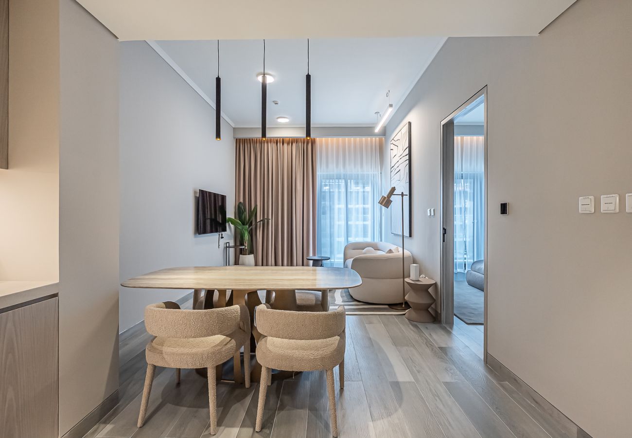 Apartment in Dubai - Modern Chic 1BR | Cozy & Stylish Home in Concept 7 – JVC