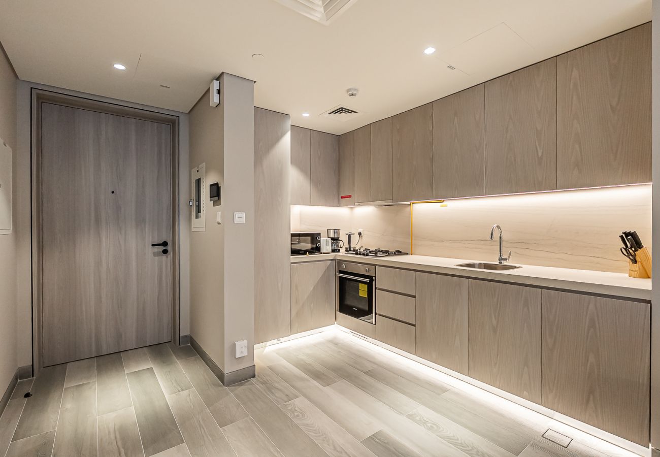 Apartment in Dubai - Modern Chic 1BR | Cozy & Stylish Home in Concept 7 – JVC