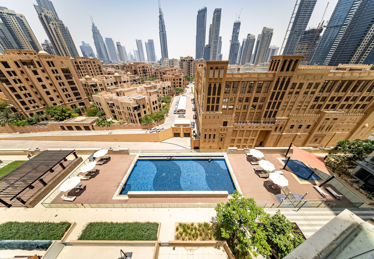 Apartment with pool view