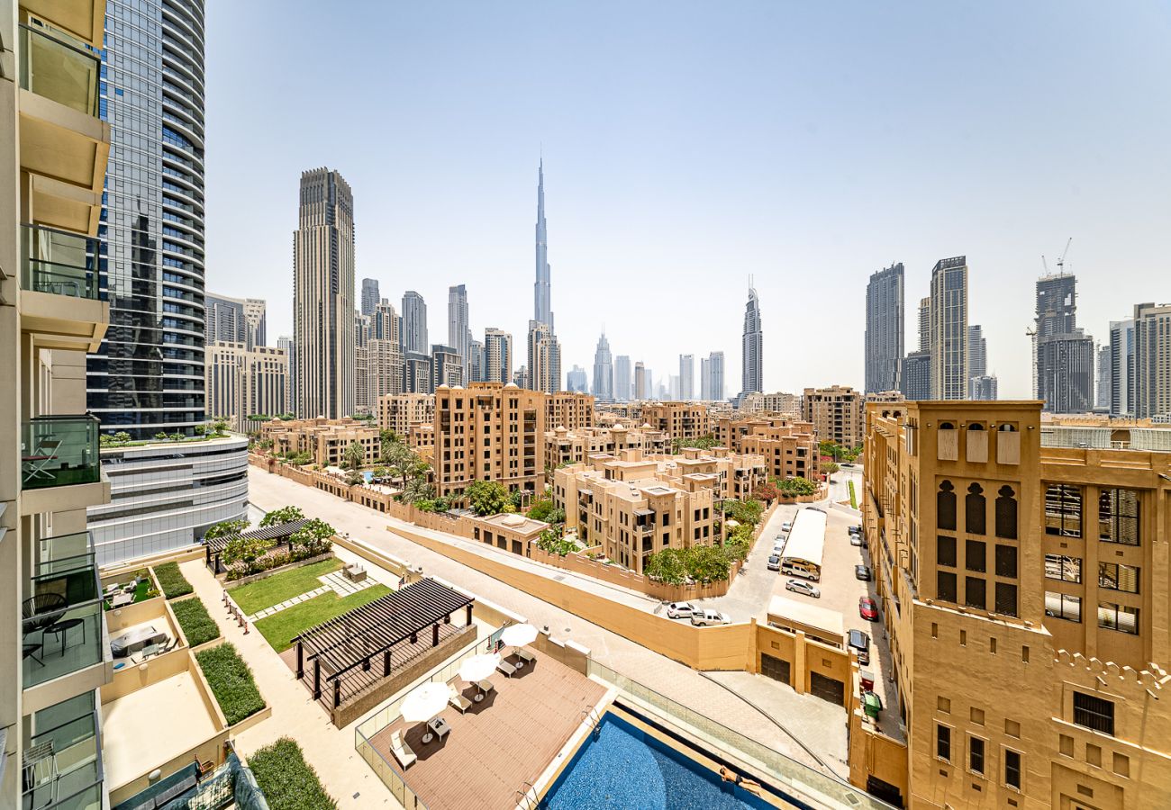 Apartment with Pool & Burj Khalifa view