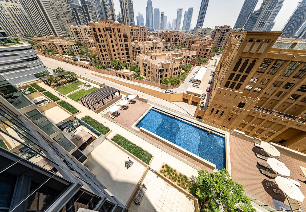 Apartment with pool view