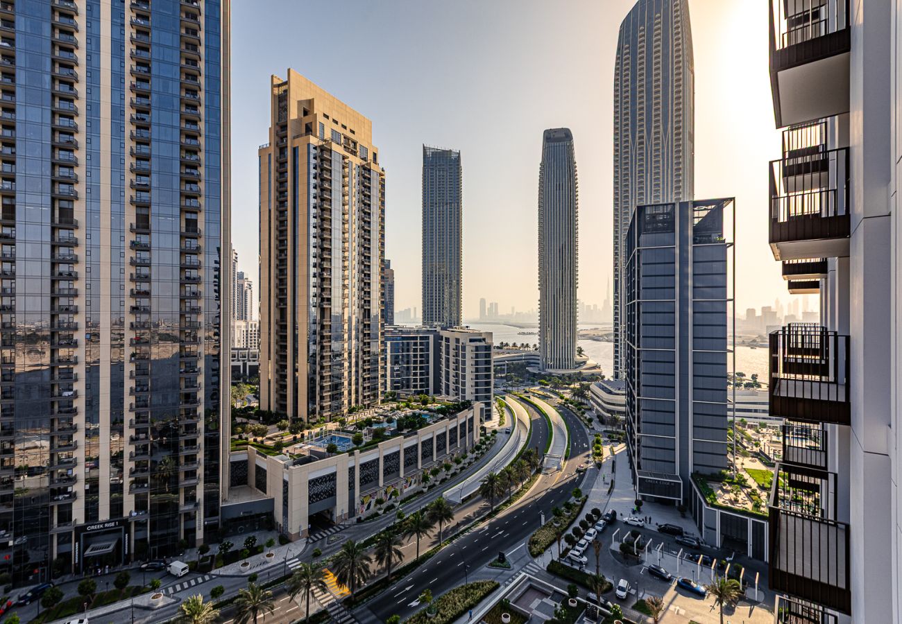 Apartment in Dubai - Modern Comfort Meets Creekside Elegance | 1BR at Creek Crescent Tower