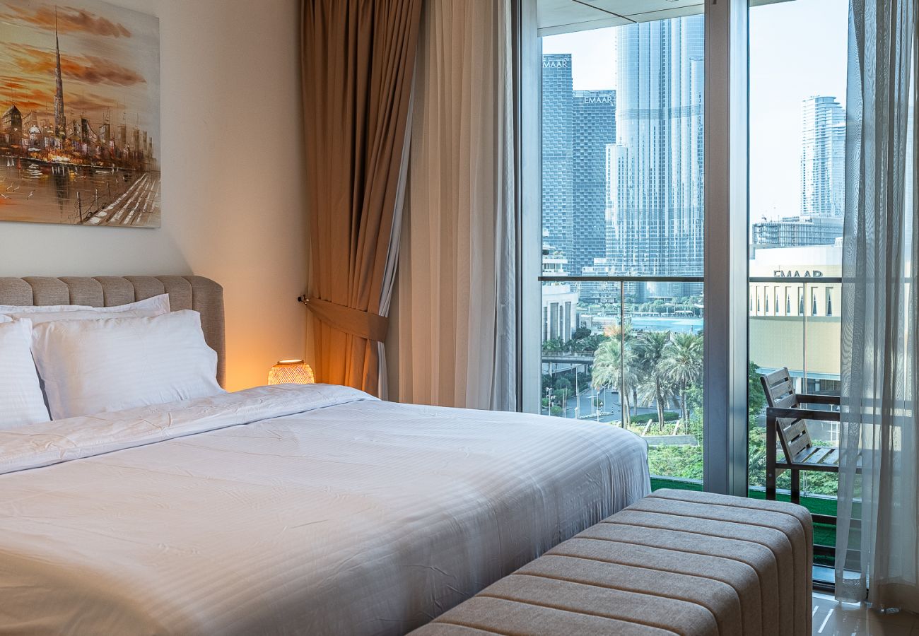 Apartment in Dubai - Modern & Spacious 1-Bedroom Apartment in Boulevard Point I Downtown Dubai