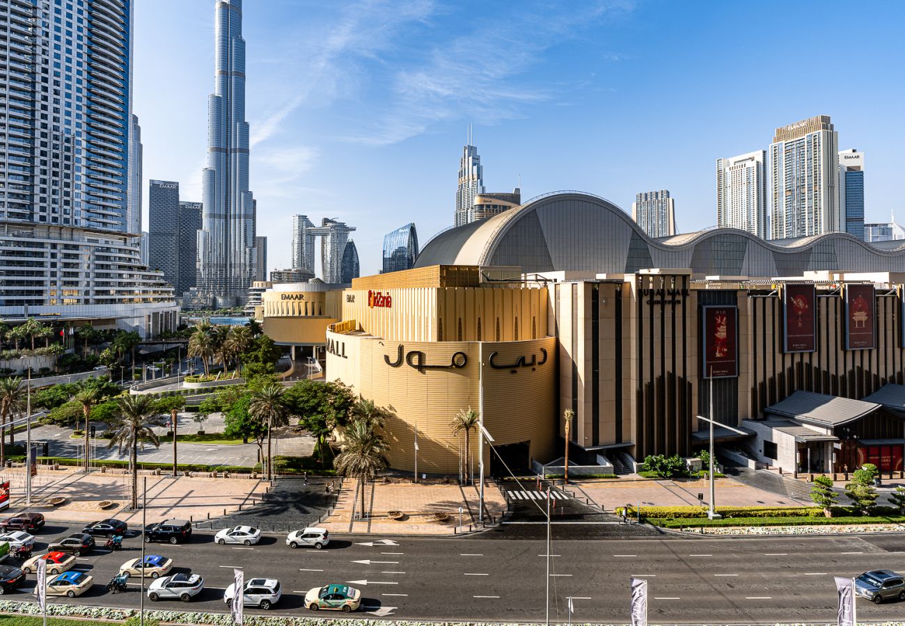 Apartment in Dubai - Modern & Spacious 1-Bedroom Apartment in Boulevard Point I Downtown Dubai