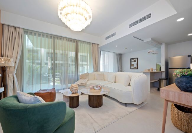 Terraced House in Dubai - Spacious 3-Bedroom Townhouse with Maid’s Room & Private Garden