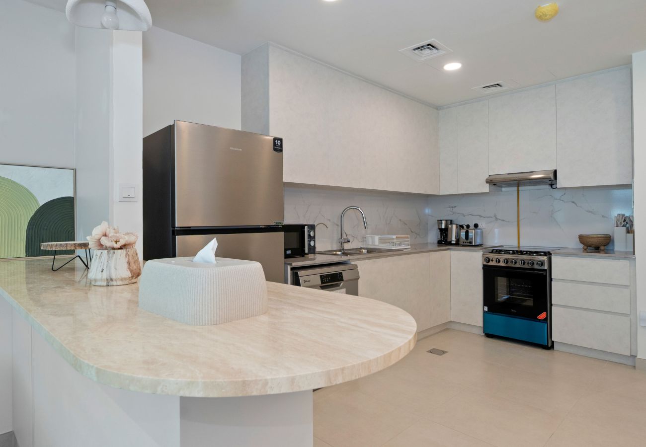 Terraced House in Dubai - Spacious 3-Bedroom Townhouse with Maid’s Room & Private Garden