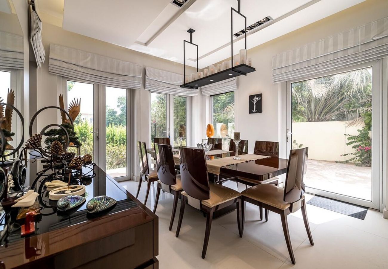 Вилла на Dubai -  Luxury Villa in The Springs with Private Garden 