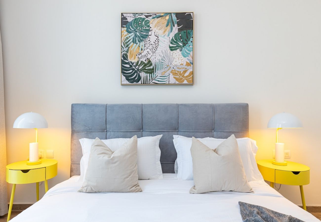 Апартаменты на Dubai - Superb 1-Bedroom Apartment in Amna Tower – Stunning Views of Burj Khalifa & Business Bay