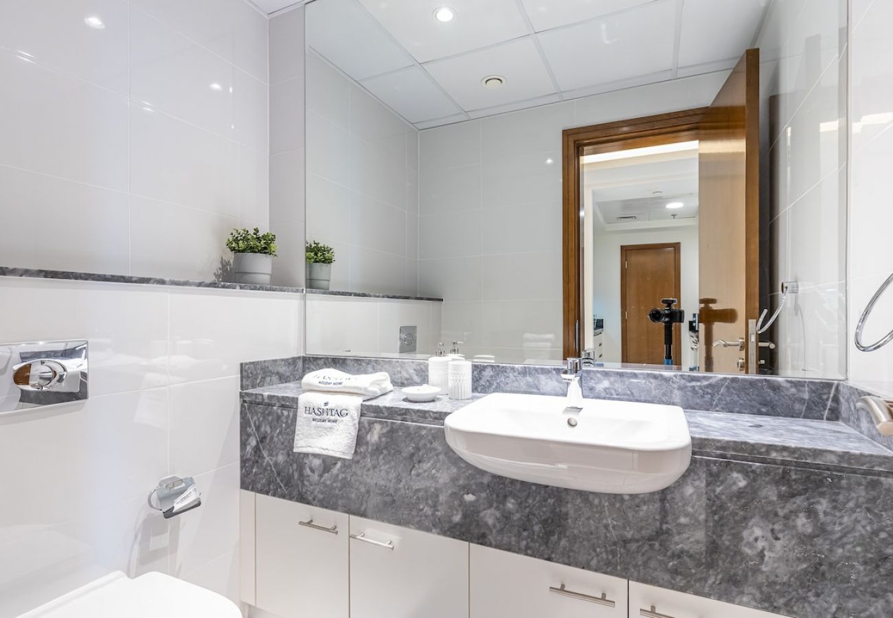 Апартаменты на Dubai - Superb 1-Bedroom Apartment in Amna Tower – Stunning Views of Burj Khalifa & Business Bay