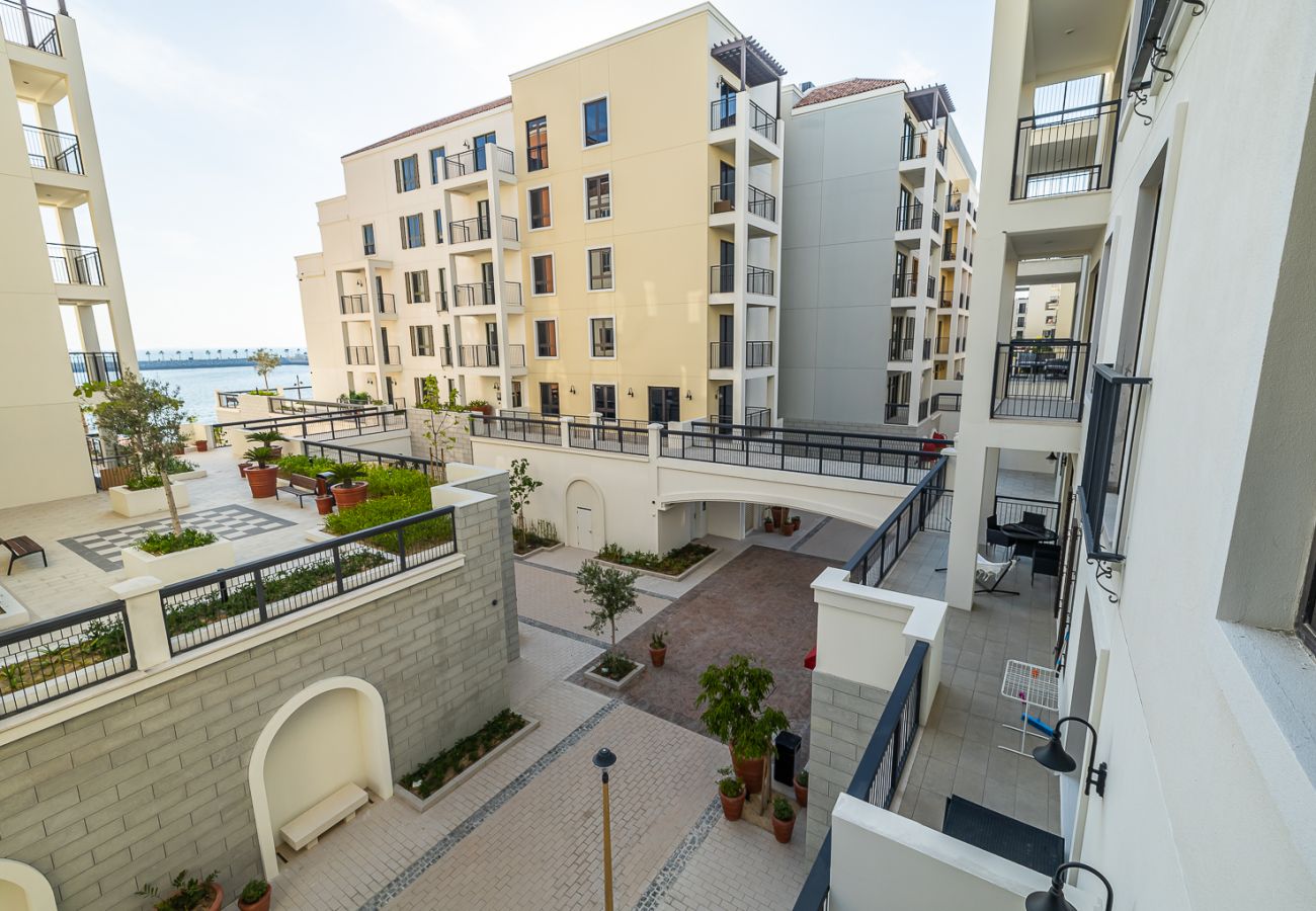 Апартаменты на Dubai - Chic 1-Bedroom Apartment with Stunning Views in La Mer