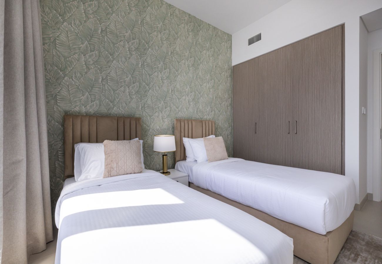 Апартаменты на Dubai - Luxurious 2-Bedroom Apartment with Burj Khalifa & Waterfront Views 