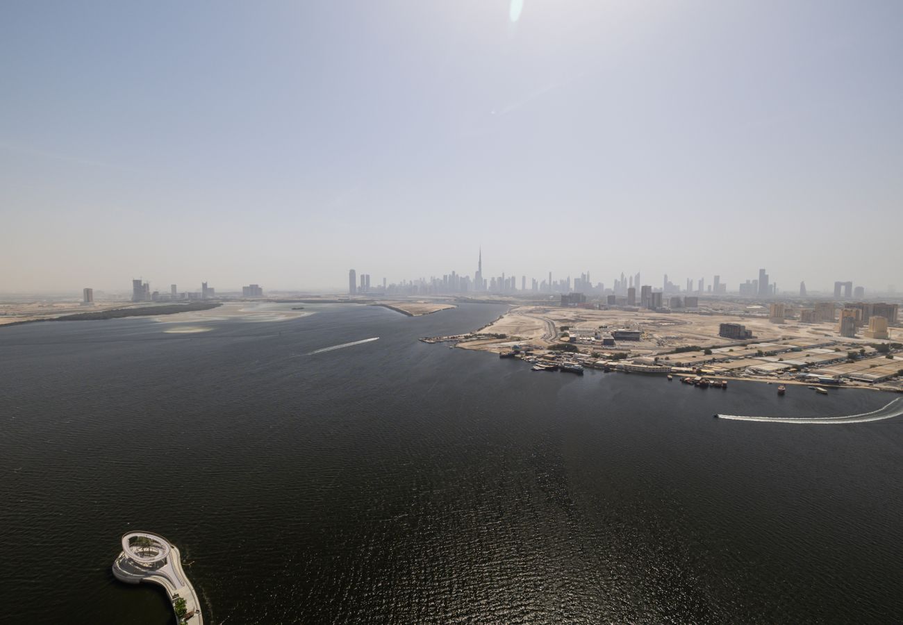 Апартаменты на Dubai - Luxurious 2-Bedroom Apartment with Burj Khalifa & Waterfront Views 