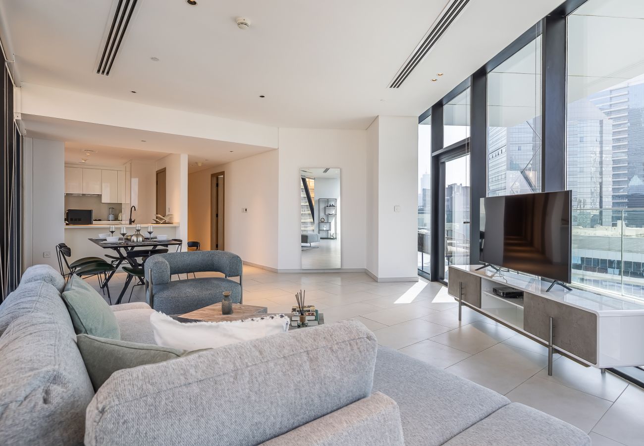 Апартаменты на Dubai - Spacious 3-Bedroom Apartment with Maid’s Room & Burj Khalifa Views – Business Bay