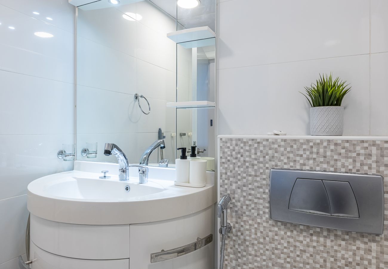 Апартаменты на Dubai -  Modern 1-Bedroom Apartment in Dubai Marina – Steps from the Metro & JBR Beach