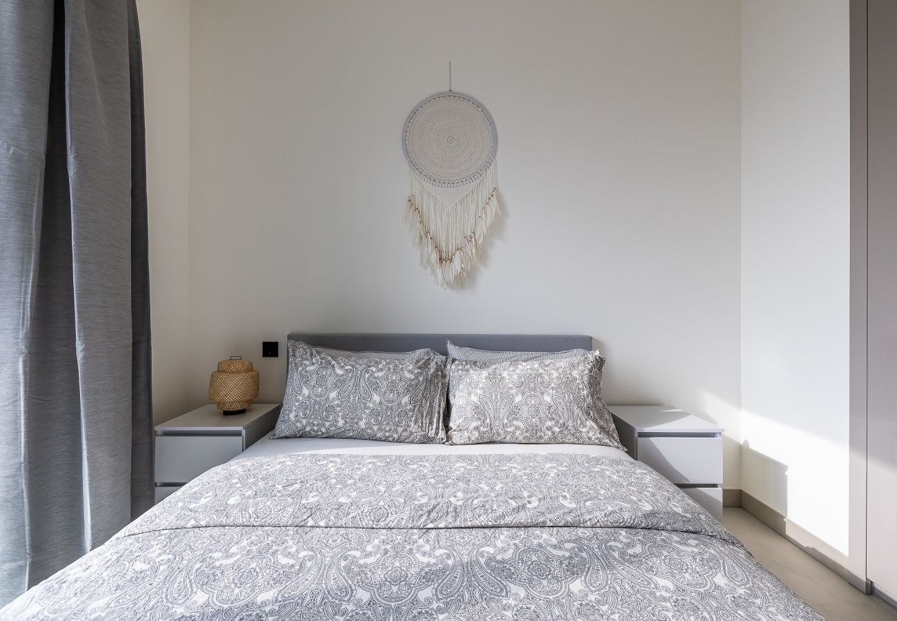 Апартаменты на Dubai -  Modern 1-Bedroom Apartment with Burj Khalifa Views | Sobha Waves I 3515