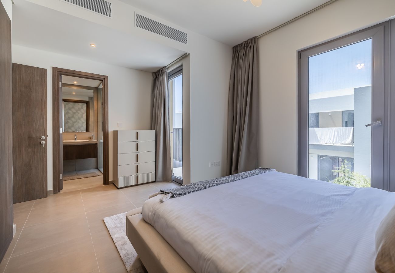 Таунхаус на Dubai - Elegant villa with 3 BDR I Maid Room I Garden /B51