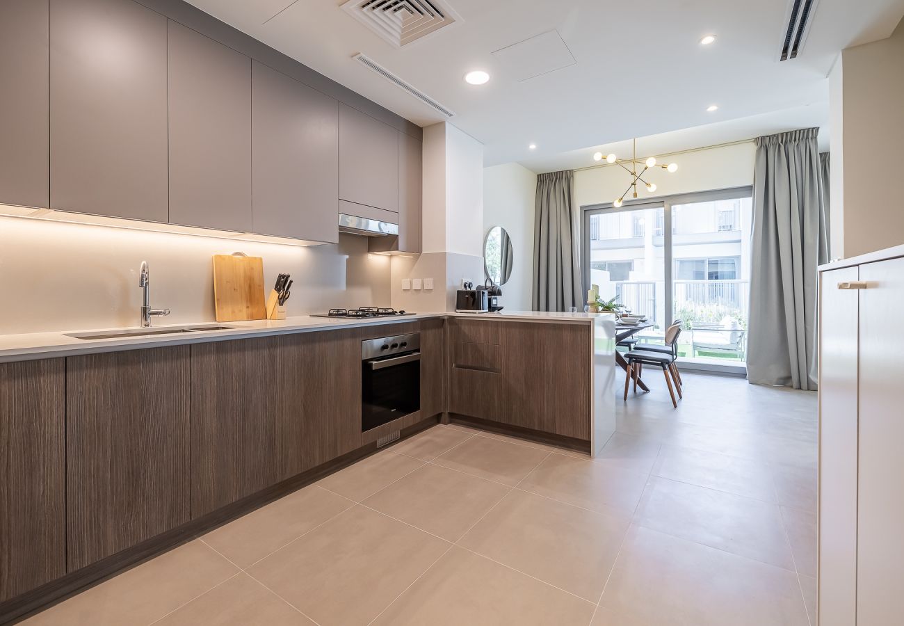 Таунхаус на Dubai - Elegant villa with 3 BDR I Maid Room I Garden /B51