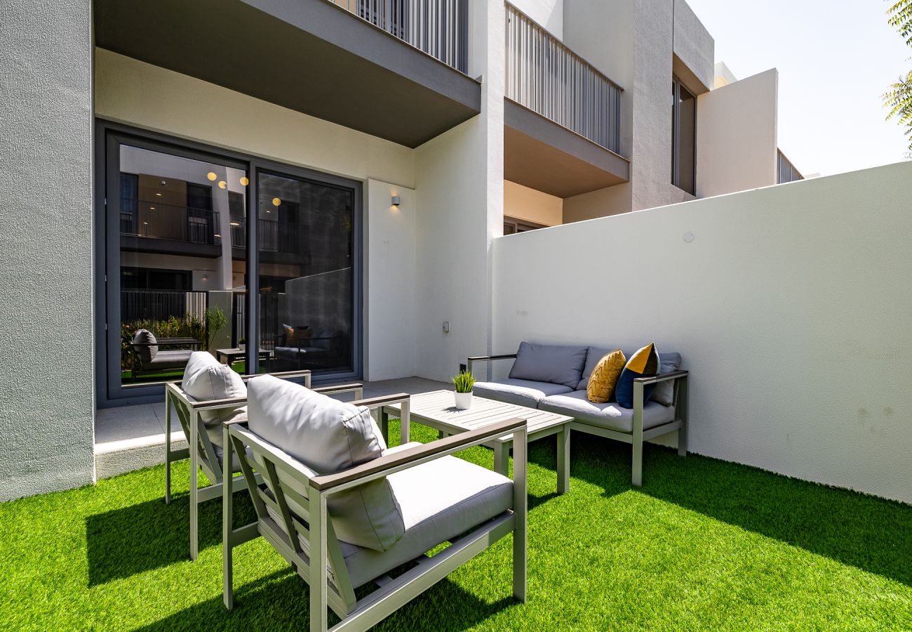 Таунхаус на Dubai - Elegant villa with 3 BDR I Maid Room I Garden /B51