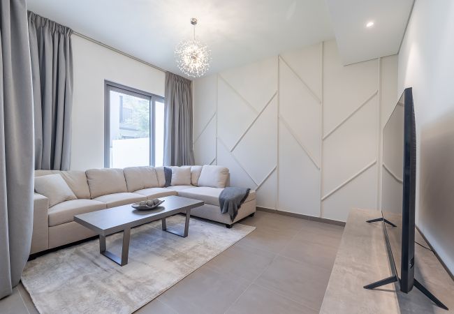 Таунхаус на Dubai - Elegant villa with 3 BDR I Maid Room I Garden /B67