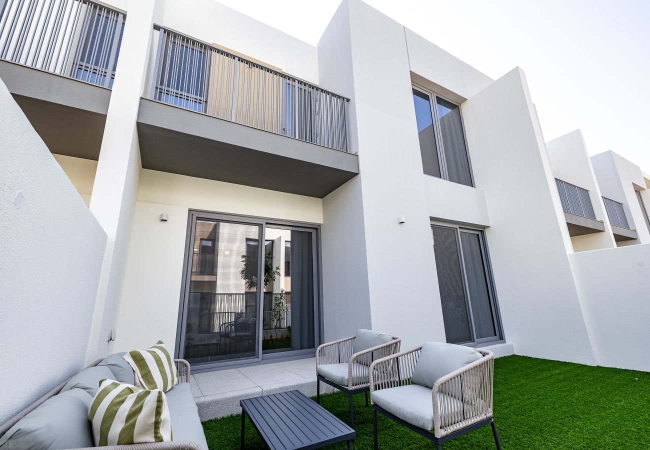 Таунхаус на Dubai - Modern 3-Bedroom Villa with Garden | Tilal Al Ghaf | Family-Friendly / B245