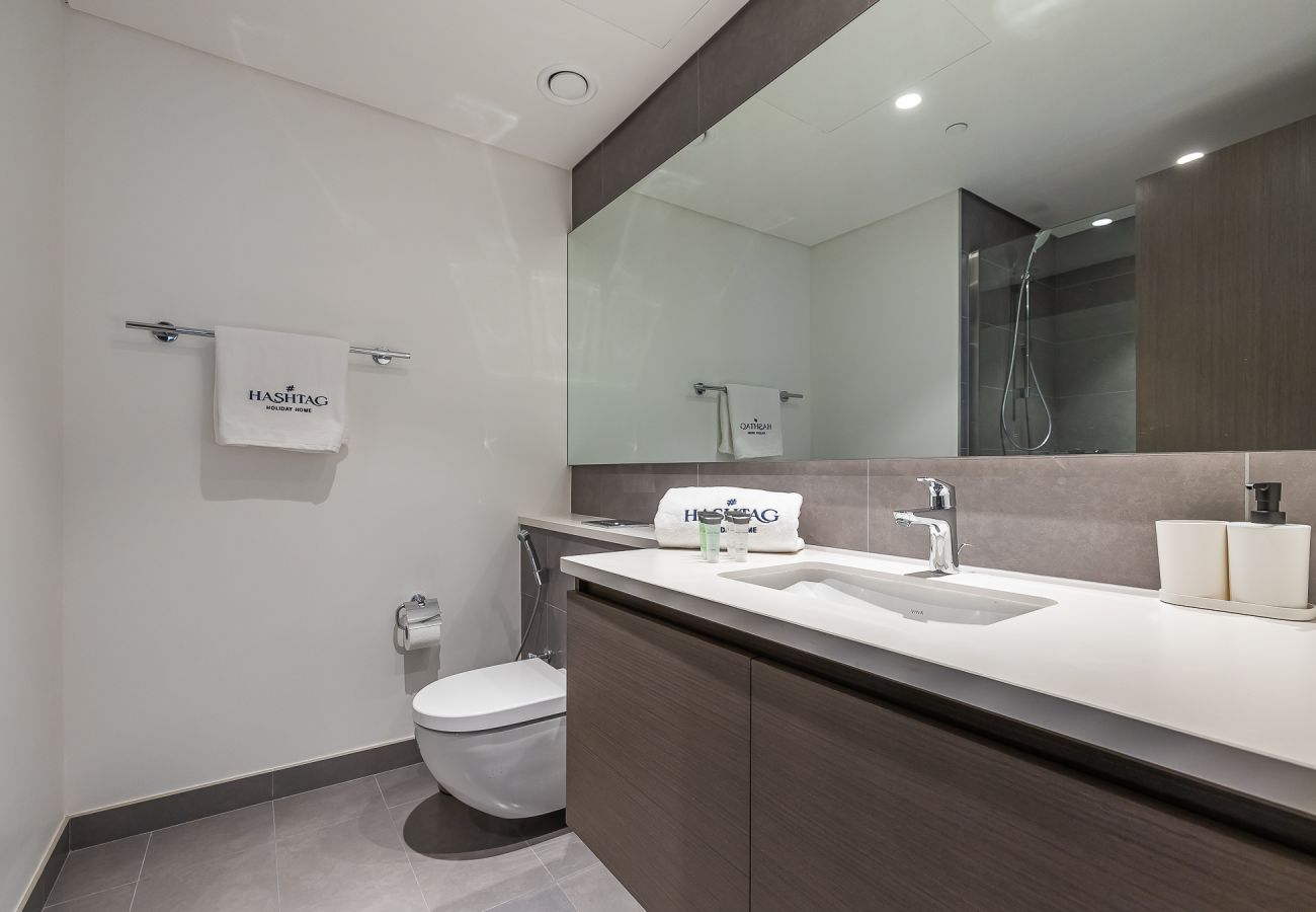 Апартаменты на Dubai - Elegant 3-Bedroom Apartment with Maid’s Room in Creek Gate – Dubai Creek Harbour