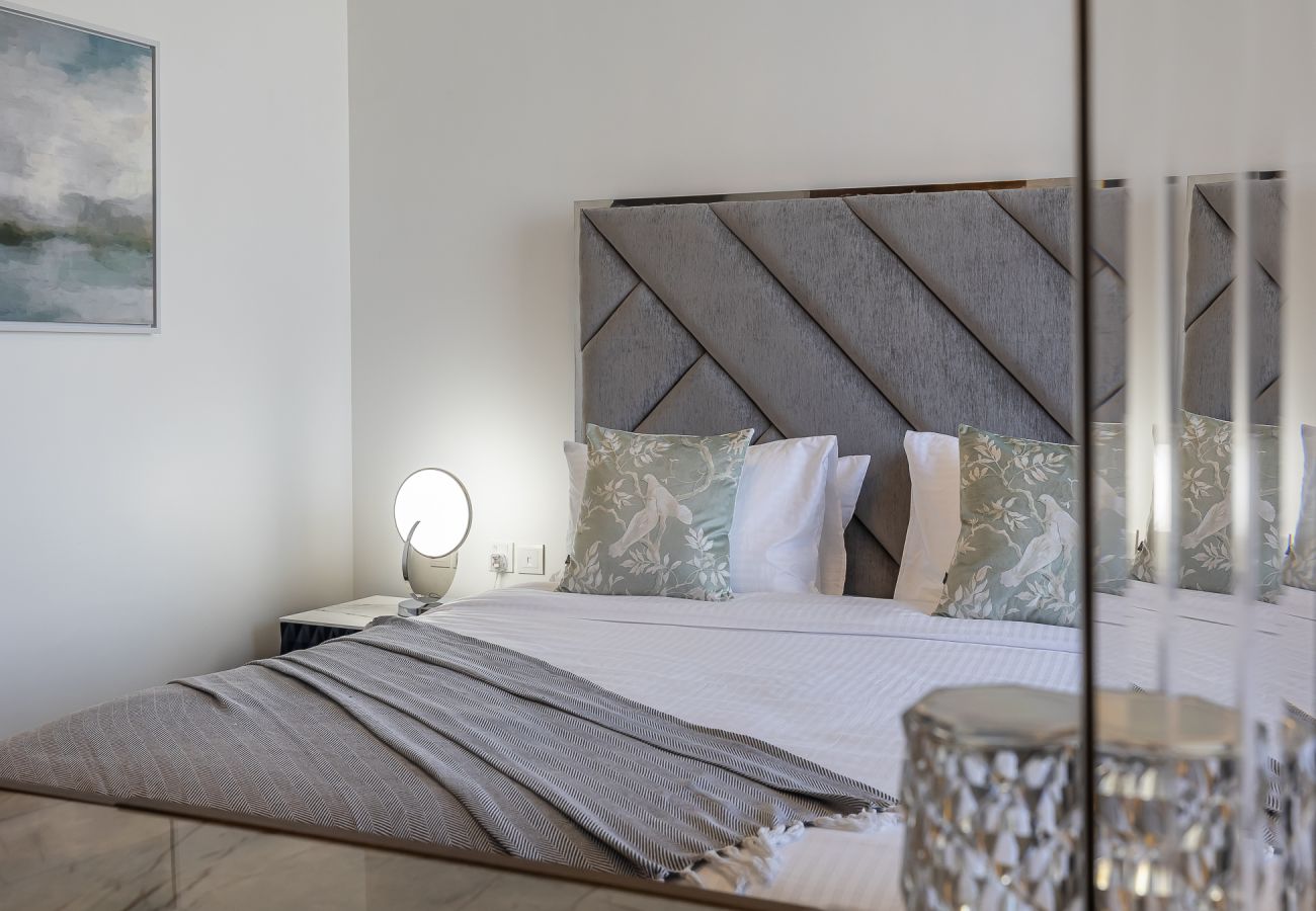 Апартаменты на Dubai - Elegant 3-Bedroom Apartment with Maid’s Room in Creek Gate – Dubai Creek Harbour