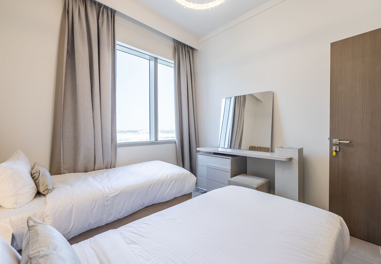 Апартаменты на Dubai - Elegant 3-Bedroom Apartment with Maid’s Room in Creek Gate – Dubai Creek Harbour