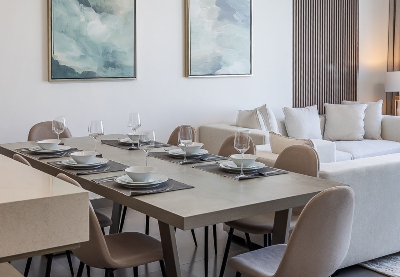 Апартаменты на Dubai - Elegant 3-Bedroom Apartment with Maid’s Room in Creek Gate – Dubai Creek Harbour