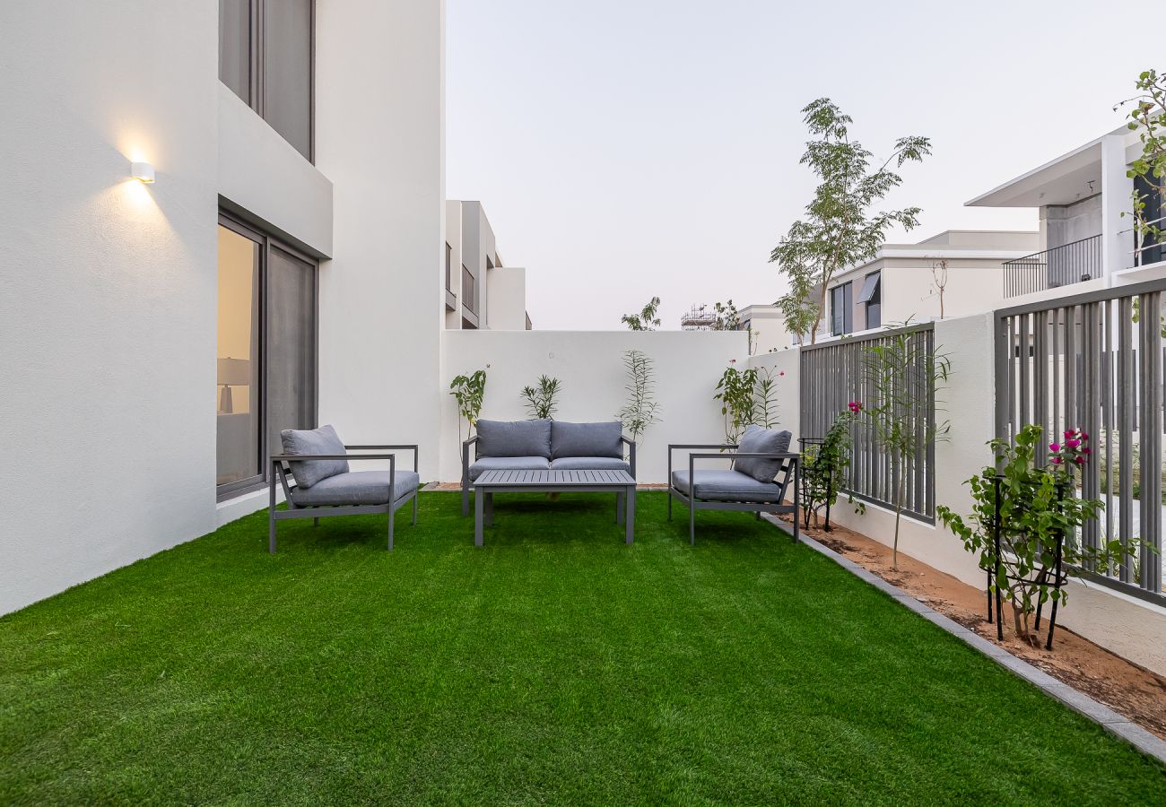 Таунхаус на Dubai - Exquisite 3-Bedroom Villa in Tilal Al Ghaf with Private Garden and Modern Amenities I B329