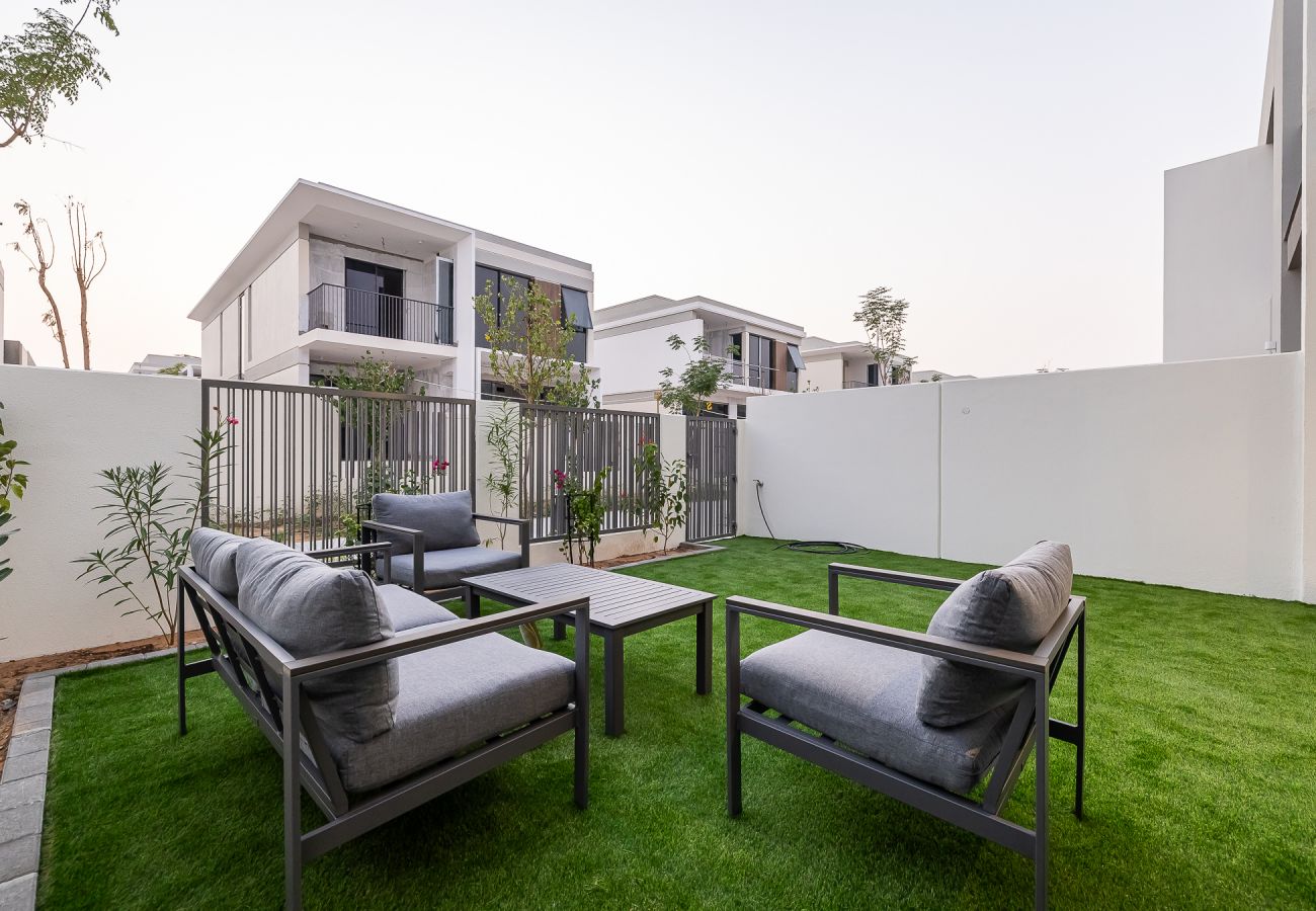 Таунхаус на Dubai - Exquisite 3-Bedroom Villa in Tilal Al Ghaf with Private Garden and Modern Amenities I B329