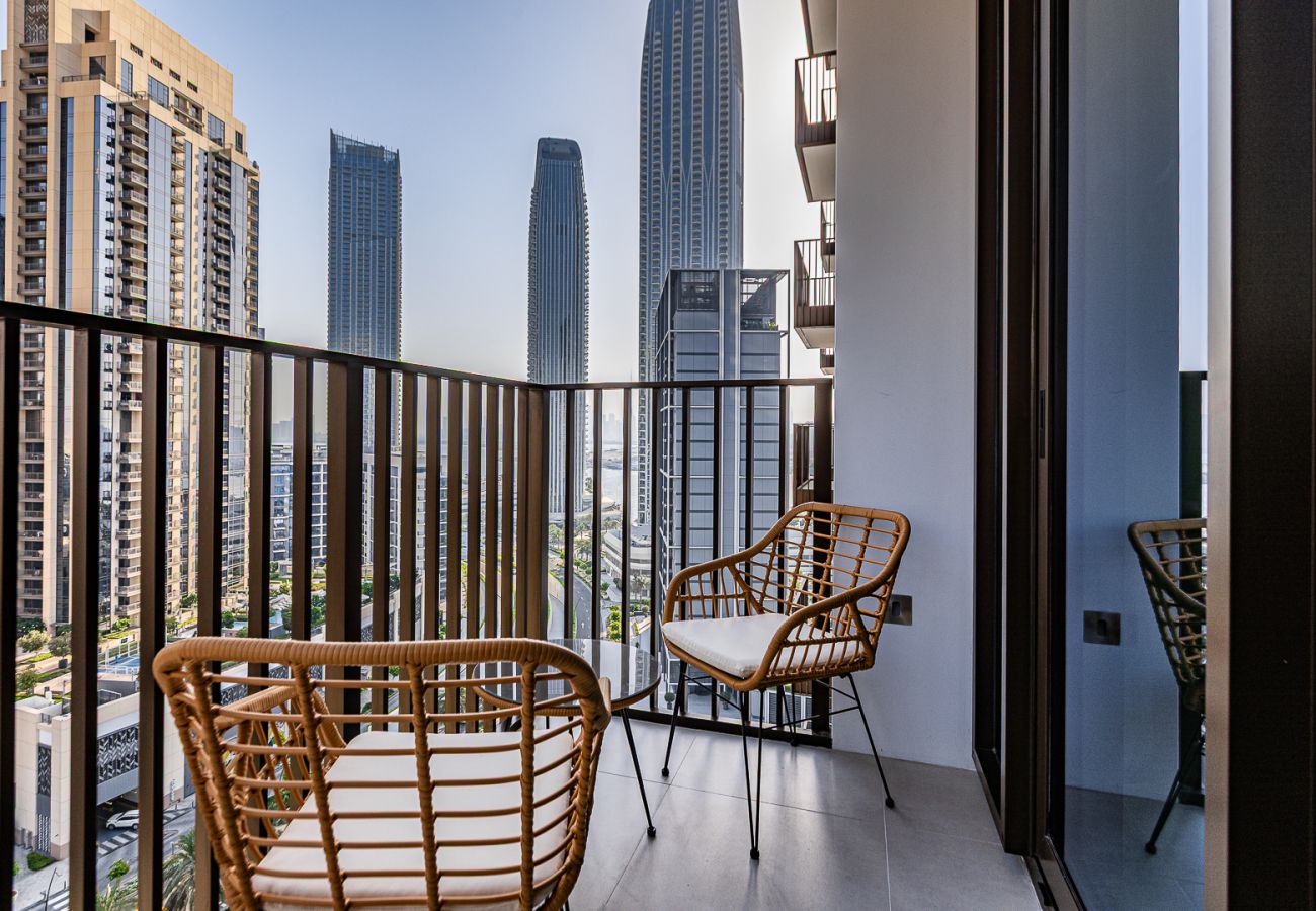 Апартаменты на Dubai - Modern Comfort Meets Creekside Elegance | 1BR at Creek Crescent Tower