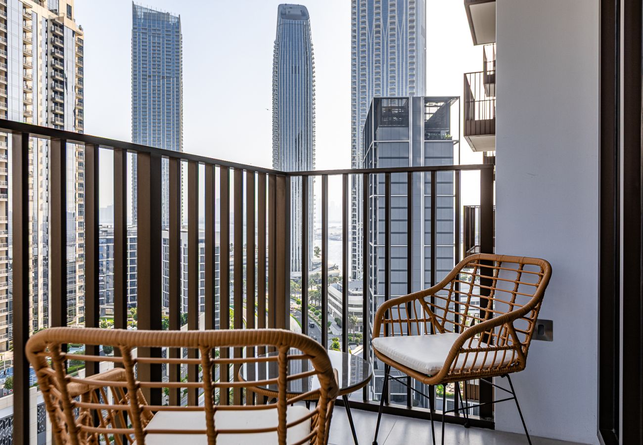 Апартаменты на Dubai - Modern Comfort Meets Creekside Elegance | 1BR at Creek Crescent Tower