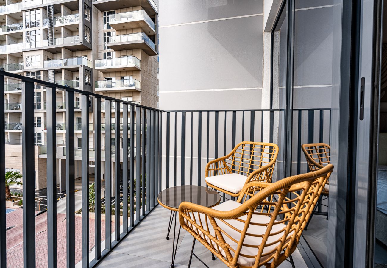 Квартира-студия на Dubai - Exquisite studio apartment in Azizi Mirage