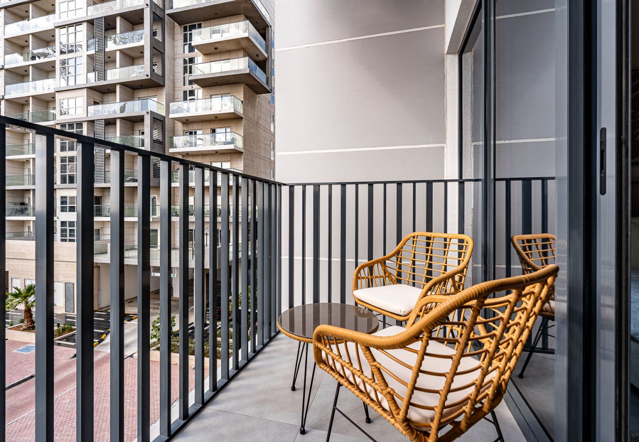 Квартира-студия на Dubai - Exquisite studio apartment in Azizi Mirage