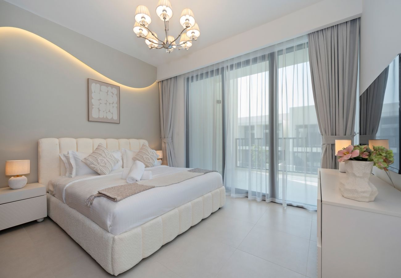 Таунхаус на Dubai - Spacious 3-Bedroom Townhouse with Maid’s Room & Private Garden