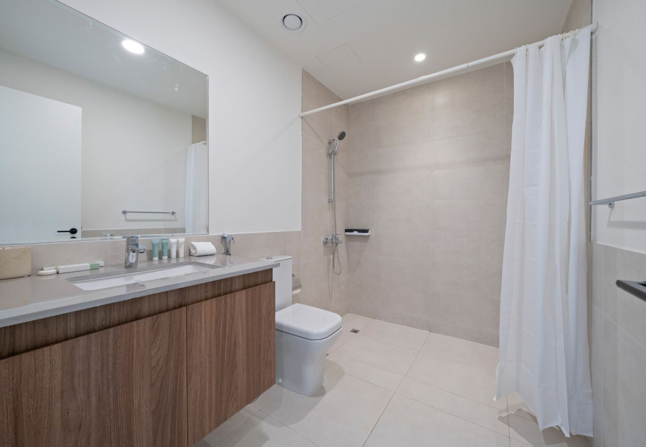 Таунхаус на Dubai - Spacious 3-Bedroom Townhouse with Maid’s Room & Private Garden