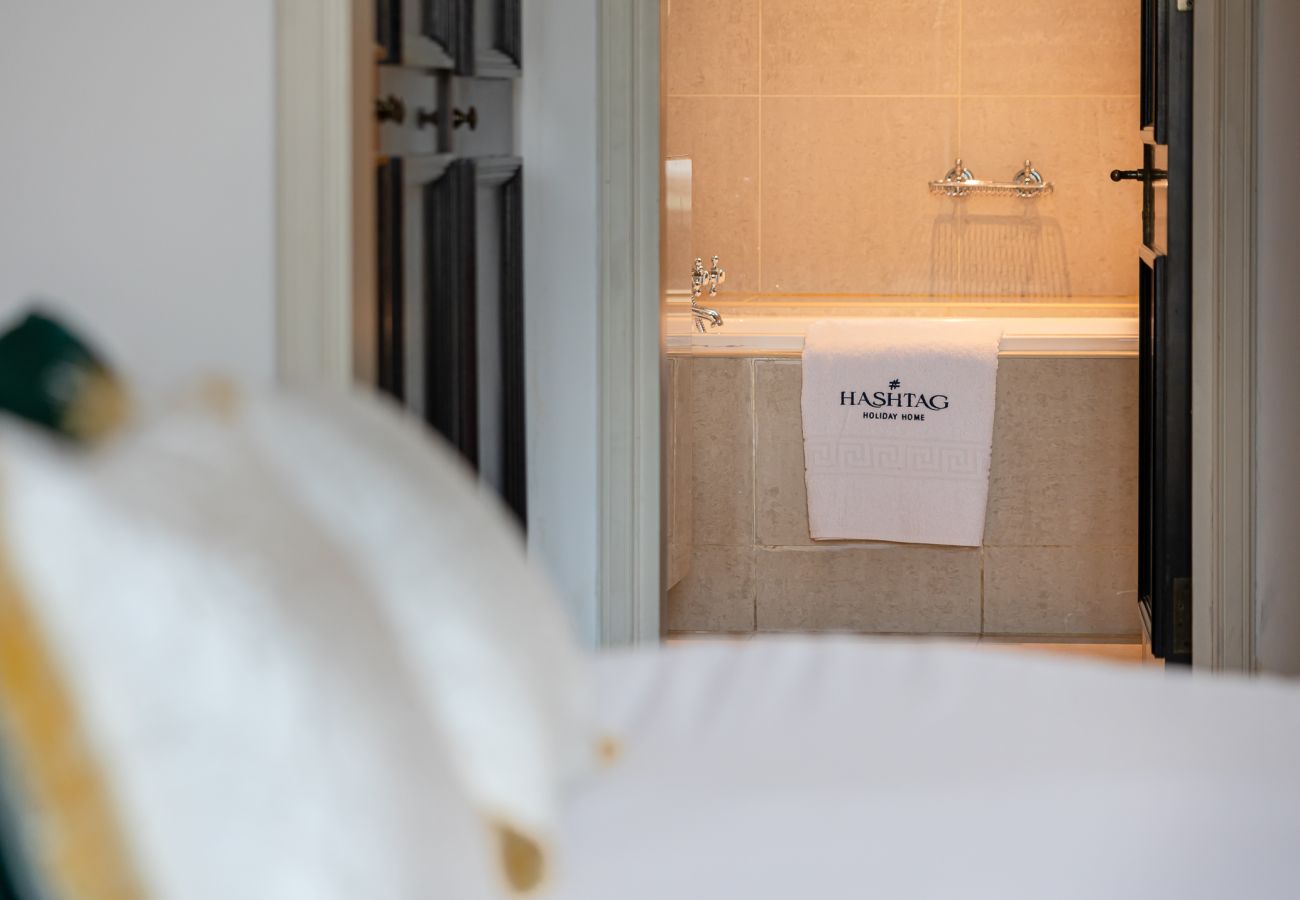 Апартаменты на Dubai - Elegant 1BDR in Downtown with Burj Khalifa View