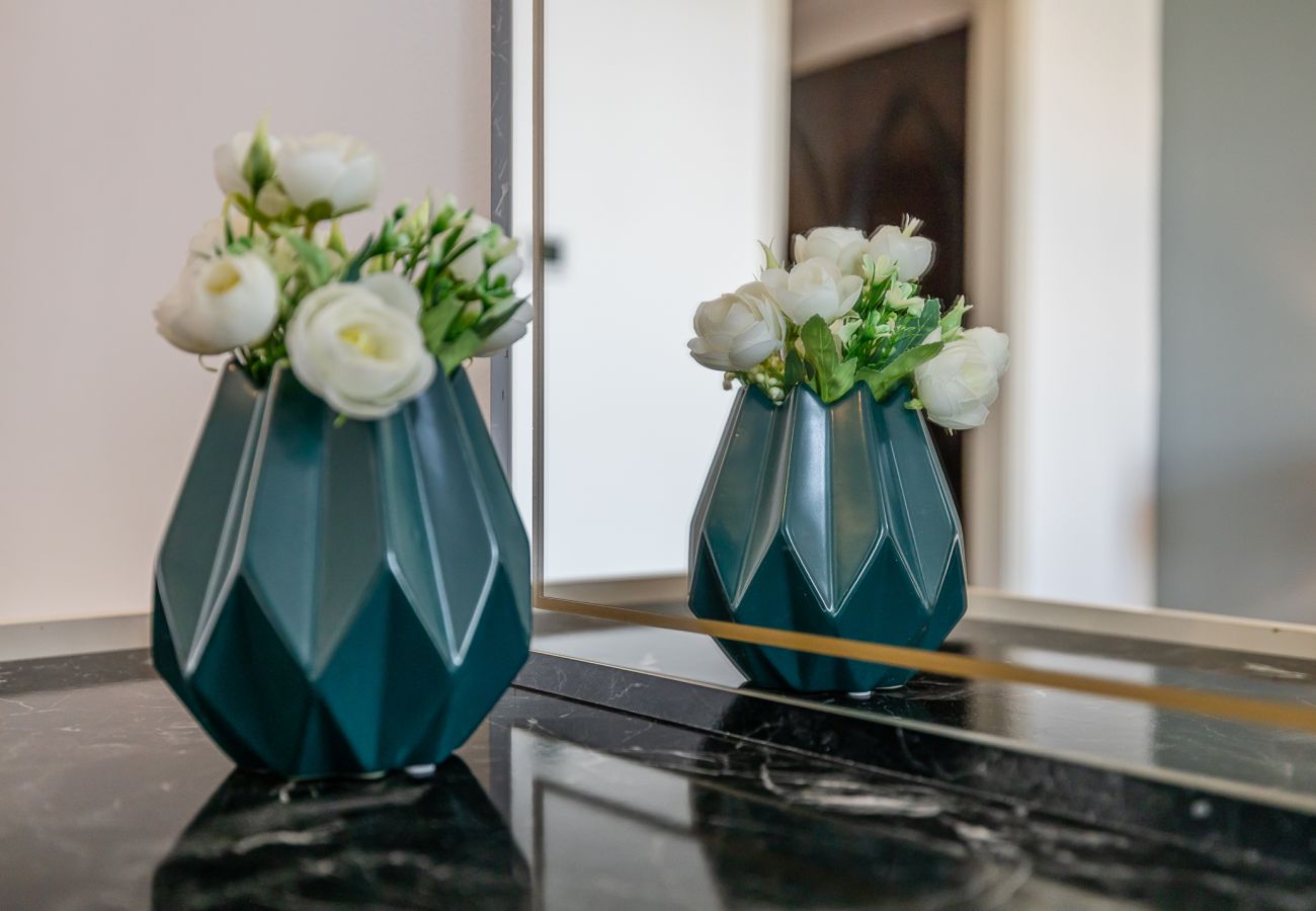 Апартаменты на Dubai - Elegant 1BDR in Downtown with Burj Khalifa View