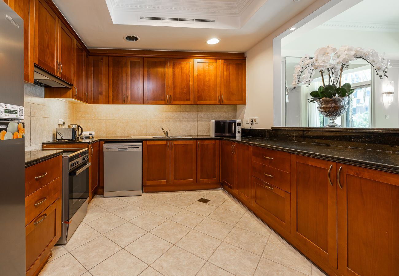 Вилла на Dubai - Elegant  5BDR villa + Maid Room in Dubai Marina