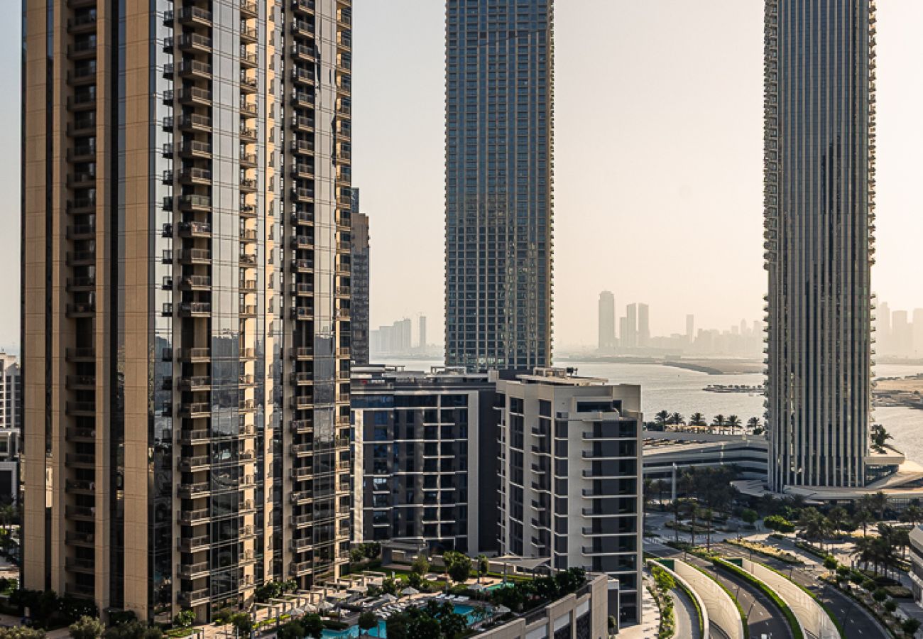 Апартаменты на Dubai - Modern Comfort Meets Creekside Elegance | 1BR at Creek Crescent Tower