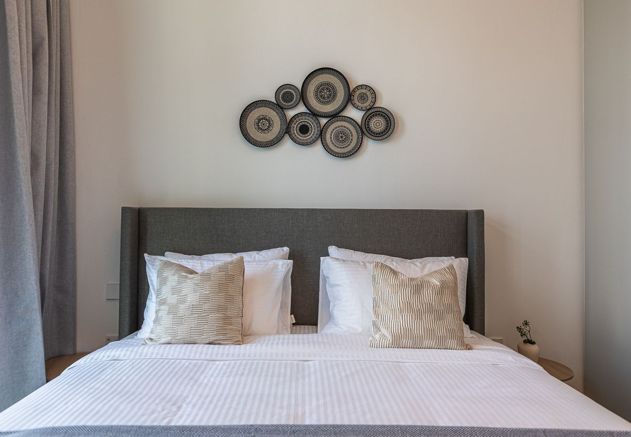 Апартаменты на Dubai - Modern Comfort Meets Creekside Elegance | 1BR at Creek Crescent Tower