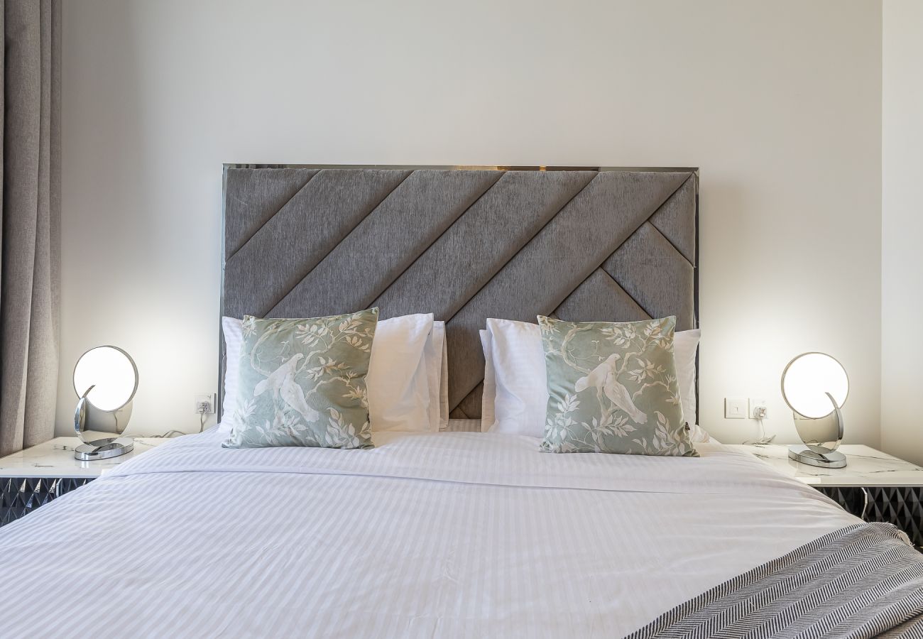 Апартаменты на Dubai - Elegant 3-Bedroom Apartment with Maid’s Room in Creek Gate – Dubai Creek Harbour