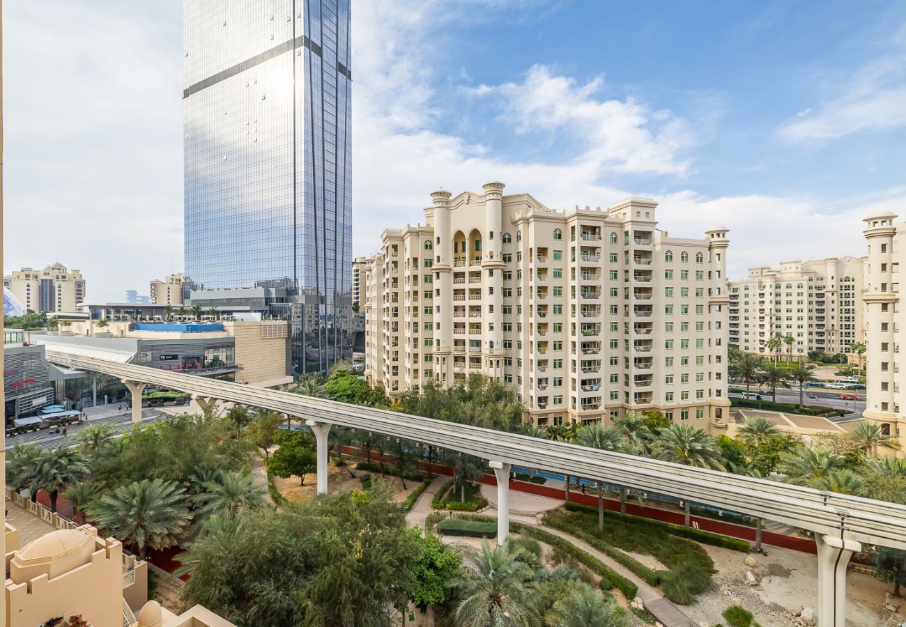 Апартаменты на Dubai - Spacious 2-Bedroom Apartment with Balcony on The Palm 