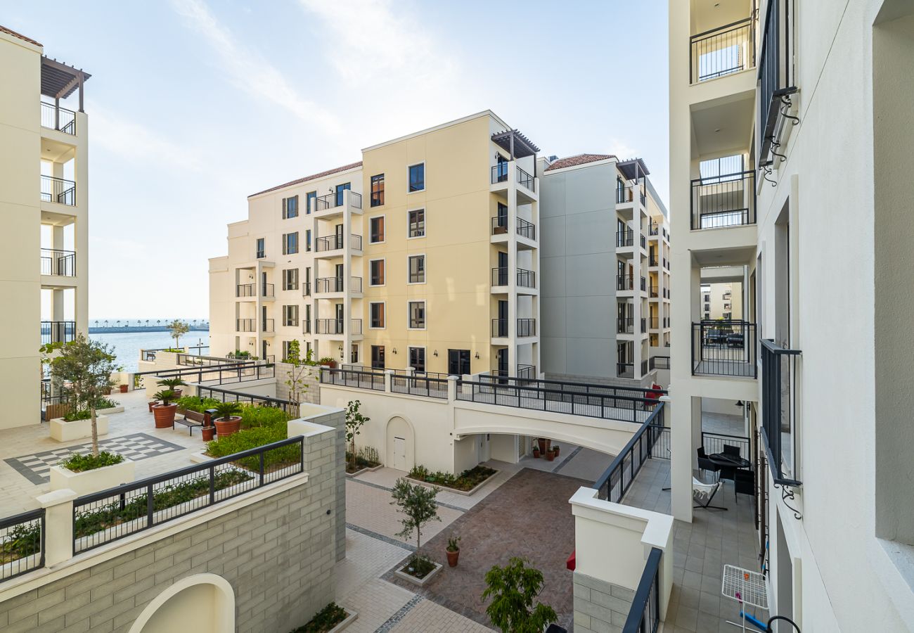 Апартаменты на Dubai - Chic 1-Bedroom Apartment with Stunning Views in La Mer