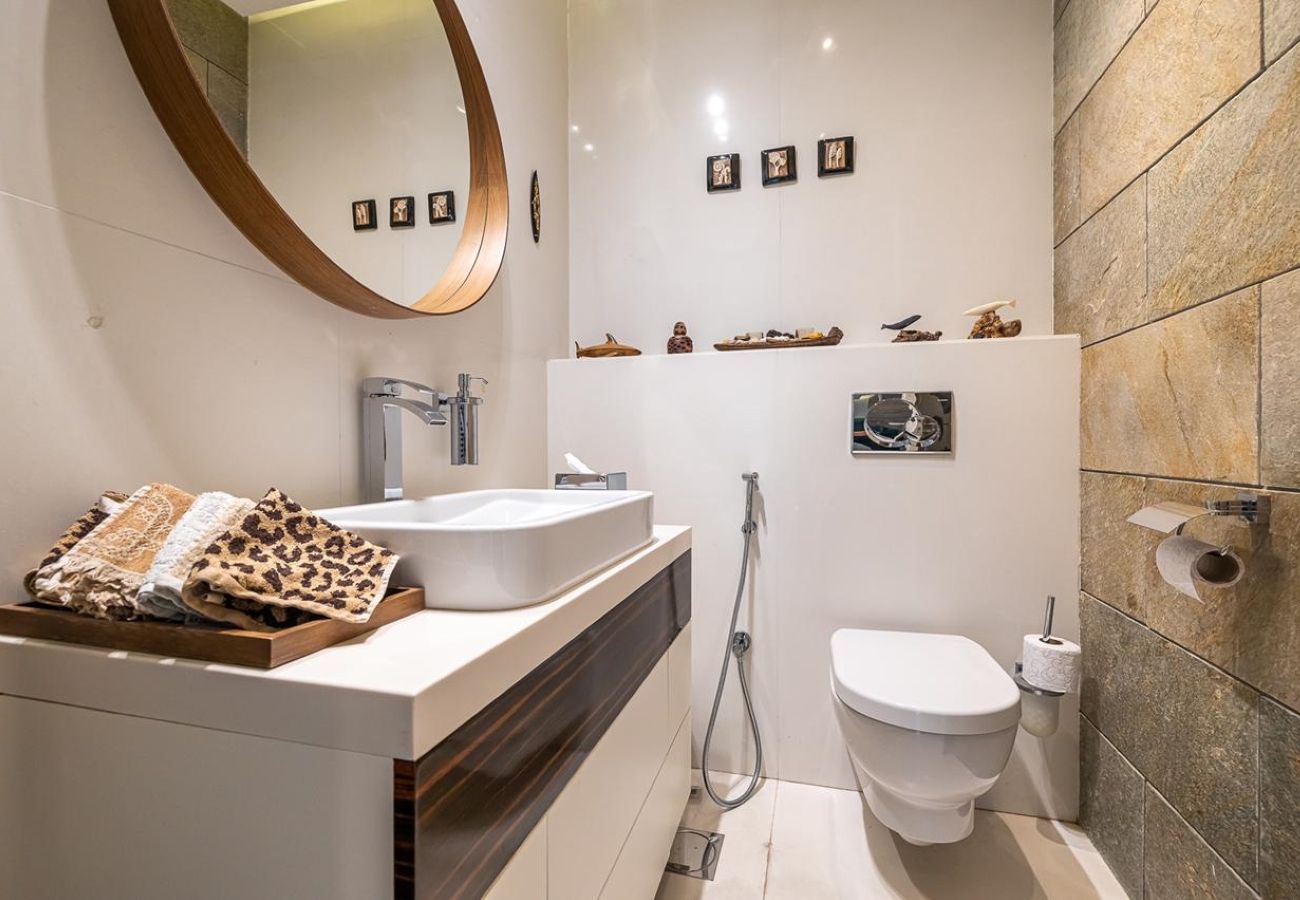 Апартаменты на Dubai -  Luxury Villa in The Springs with Private Garden 