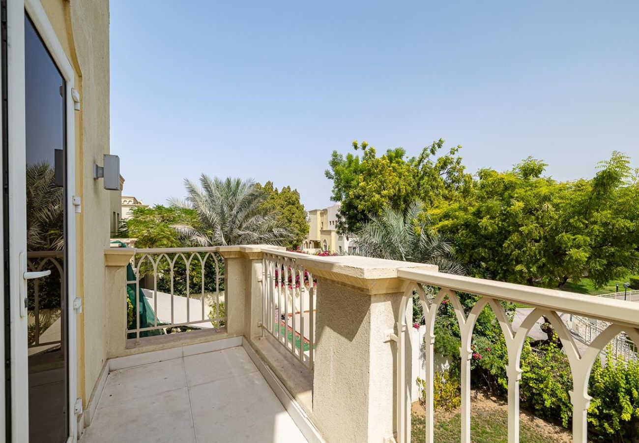 Апартаменты на Dubai -  Luxury Villa in The Springs with Private Garden 