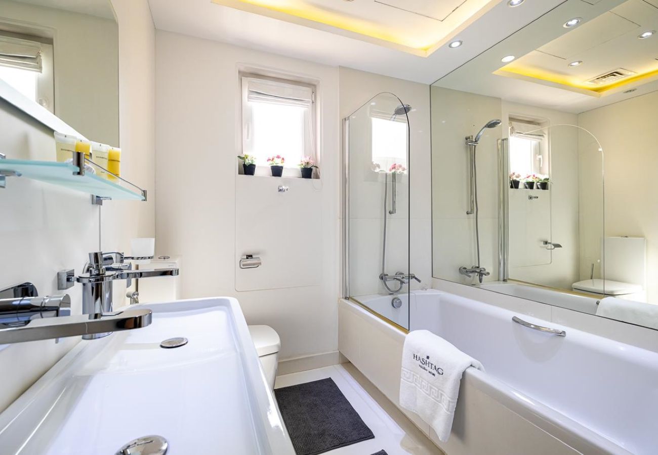 Апартаменты на Dubai -  Luxury Villa in The Springs with Private Garden 