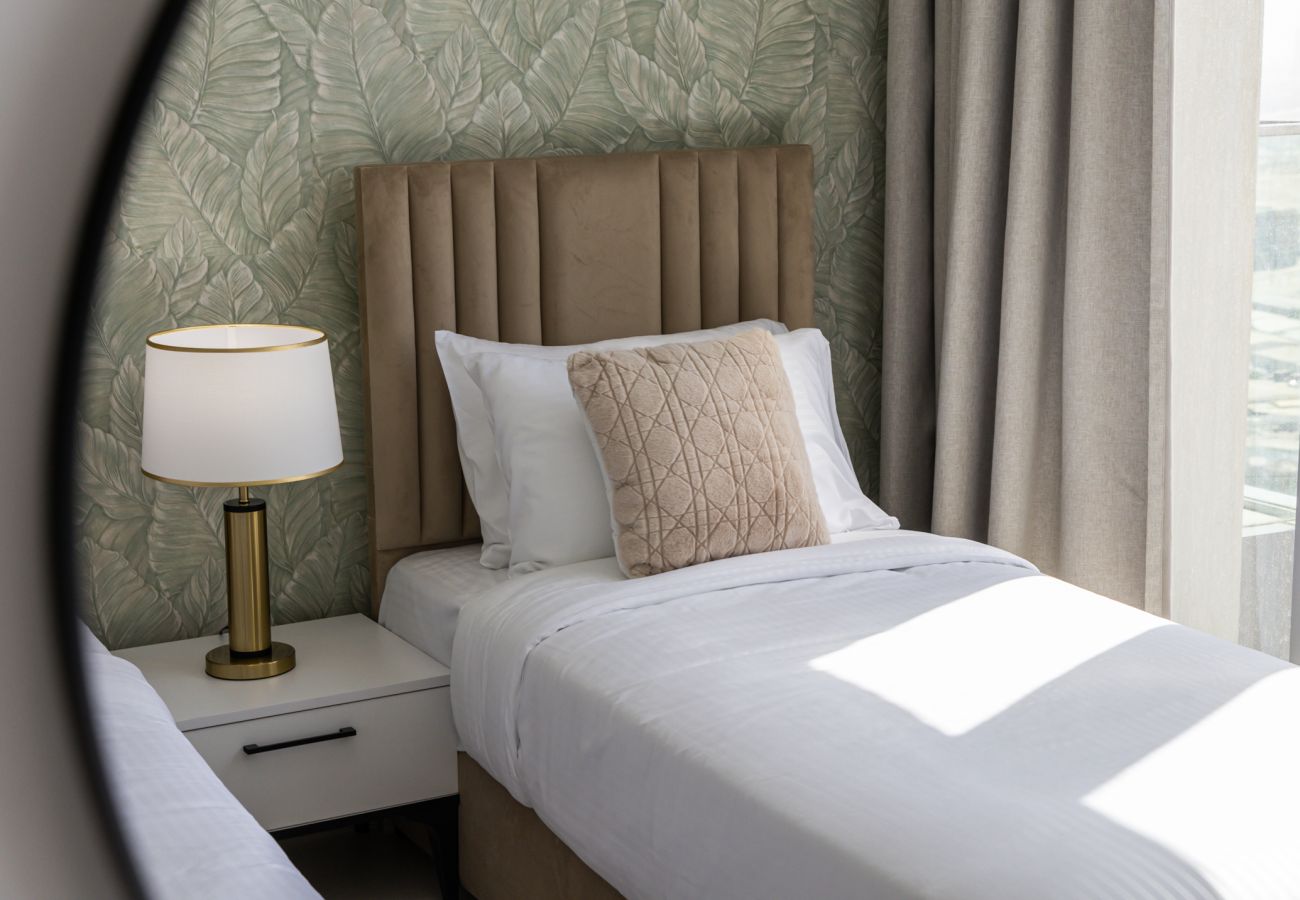 Апартаменты на Dubai - Luxurious 2-Bedroom Apartment with Burj Khalifa & Waterfront Views 