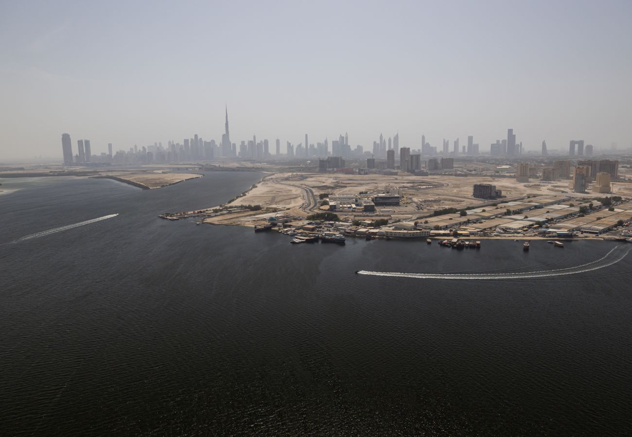 Апартаменты на Dubai - Luxurious 2-Bedroom Apartment with Burj Khalifa & Waterfront Views 